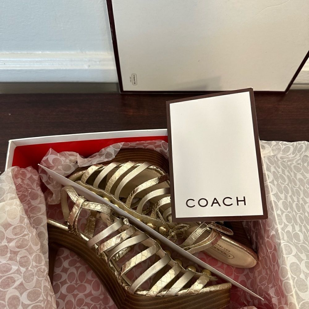 Coach Women’s platform heel leather sandal in gold size 7 - Picture 14 of 14